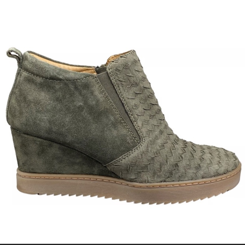 Sofft Womens Slayton Olive/Green Suede Ankle Wedge Boots